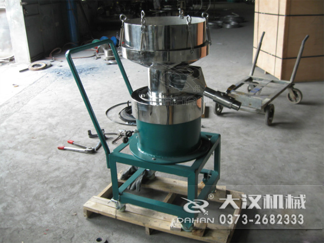 特殊制作的涂料振動(dòng)篩-加裝小推車裝置，方便設(shè)備的移動(dòng)。