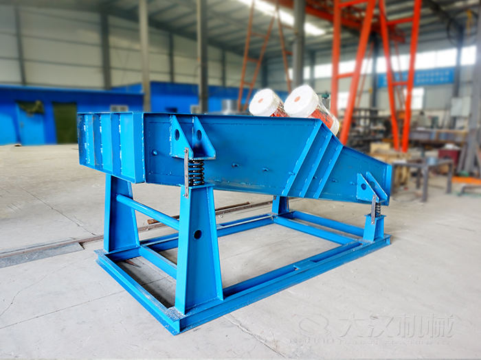 大型振動篩主要是用來篩分煤礦，礦石一些大型的篩分場地中。